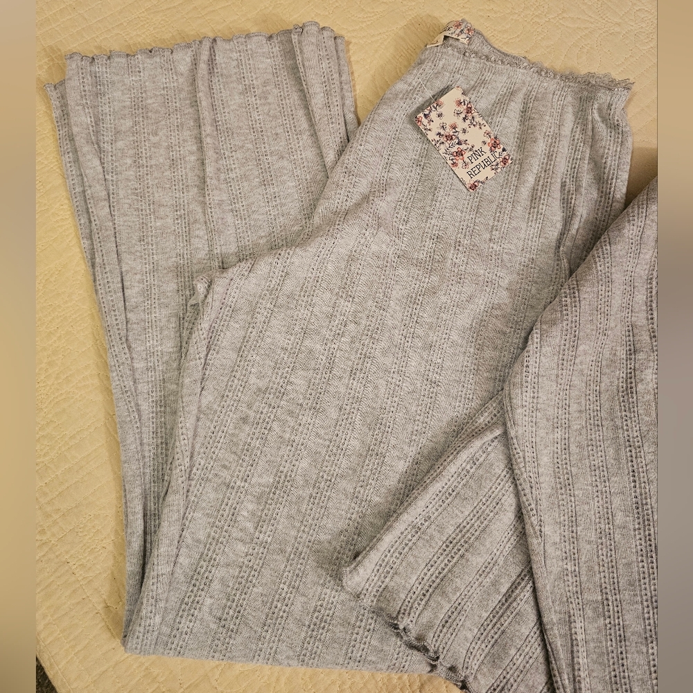 Womans Pink Republic Light Gray Ribbed Knit Two-Piece Loungewear Set Soft Cozy - Picture 3 of 6